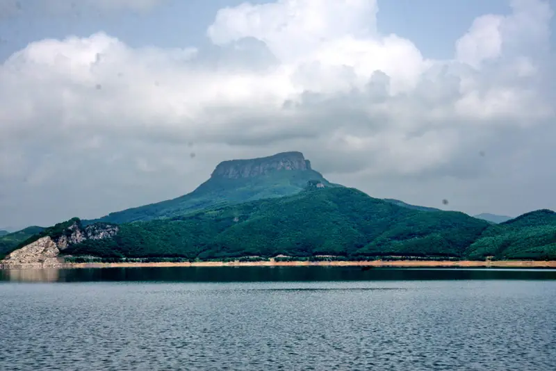 Huanlong Lake (桓龙湖)