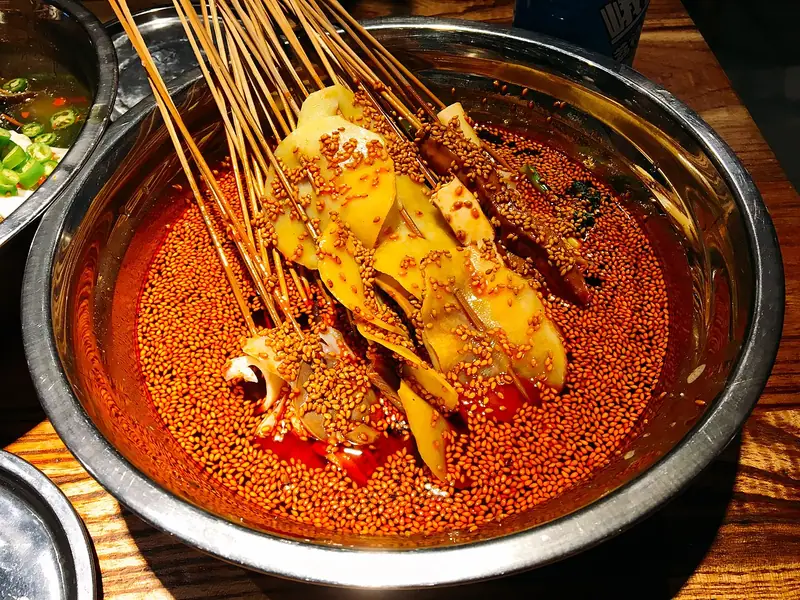Reference photo for Hongya Bobo Chicken Skewers · 洪雅钵钵鸡同类菜品参考照片