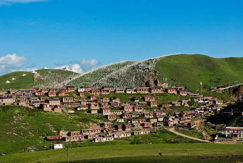 Tagong Grassland and Tagong Monastery (塔公草原与塔公寺)