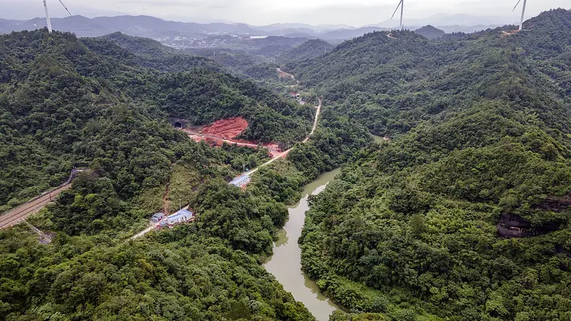 Representative view in Yizhang County · 宜章县代表景观：20250601-从章水眺望白石渡镇