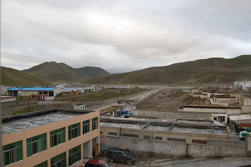 Representative view in Saga County · 萨嘎县代表景观：Saga Western Tibet Barracks of the Chinese Army Dieter Schuh