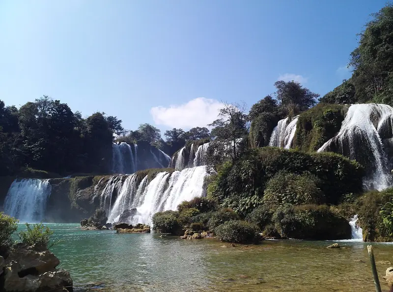 Detian Transnational Waterfall (德天跨国瀑布)