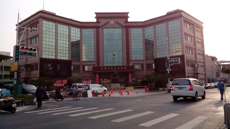 Representative view in Renwu District · 仁武區代表景观：仁武區公所