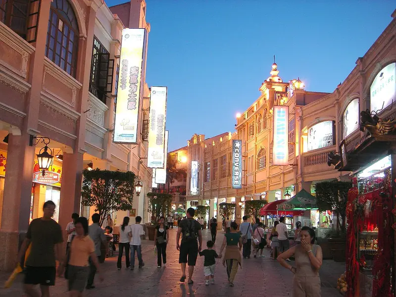 Sunwen West Road Pedestrian Street (孙文西路步行街)