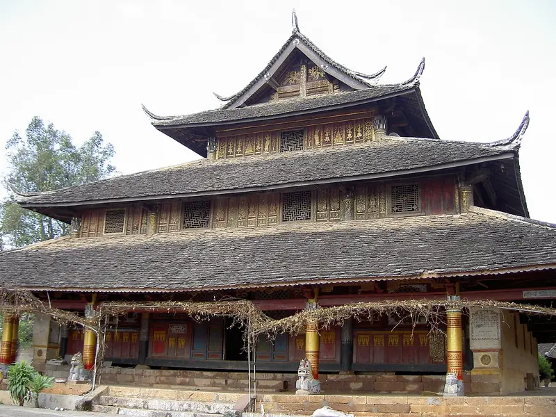 Representative view in Menglian Dai, Lahu and Va Autonomous County · 孟连傣族拉祜族佤族自治县代表景观：Dai Theravada Buddhist temple - 44022270680