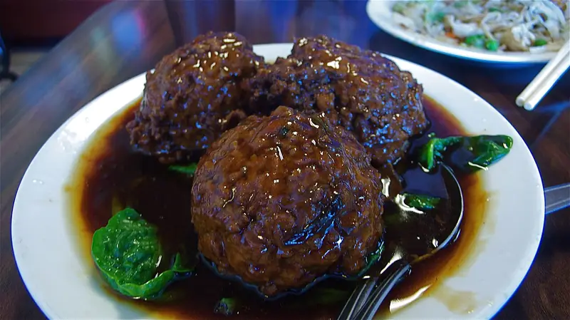 Reference photo for Huaiyang Lion's Head Meatballs · 淮扬狮子头同类菜品参考照片