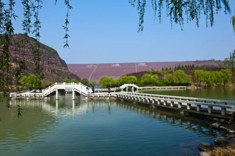 Representative view in Mengjin District · 孟津区代表景观:Xiaolangdi
