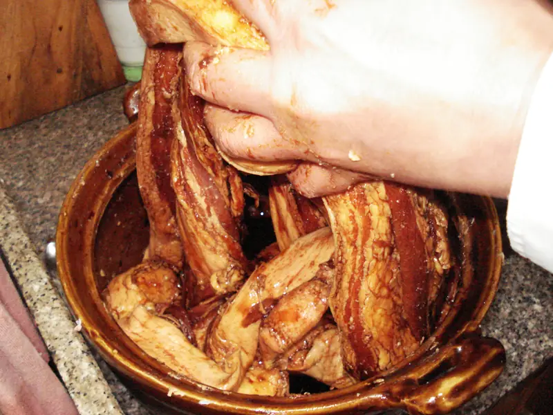 Reference photo for Fuling Red-Heart Radish Stewed with Cured Pork · 涪陵红心萝卜炖腊肉同类菜品参考照片